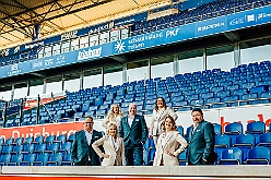 Shooting MSV Arena 2025-02-17 03  Erstes Shooting - Wenn der des. Prinz, Toni I., schon MSV Mitglied ist, wo werden dann wohl die ersten offiziellen Fotos der Crew gemacht. Na klar, in seinem „Wohnzimmer“ in der schauinsland Reisen Arena. : DVPJ, Toni I, Jules I., Prinz Karneval, Prinz, Prinzessin Aileen I., Hofmarschälle, Page, Pagen, Paginnen, HDK, Duisburg, Karneval, Helau, Tollität, Event, Session 2025, Session 2025, HDK Duisburg, Hauptausschuss, Hauptausschuss Karneval Duisburg, Duisburg ist echt