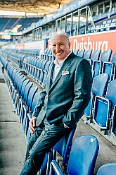 Shooting MSV Arena 2025-02-17 04  Erstes Shooting - Wenn der des. Prinz, Toni I., schon MSV Mitglied ist, wo werden dann wohl die ersten offiziellen Fotos der Crew gemacht. Na klar, in seinem „Wohnzimmer“ in der schauinsland Reisen Arena. : DVPJ, Toni I, Jules I., Prinz Karneval, Prinz, Prinzessin Aileen I., Hofmarschälle, Page, Pagen, Paginnen, HDK, Duisburg, Karneval, Helau, Tollität, Event, Session 2025, Session 2025, HDK Duisburg, Hauptausschuss, Hauptausschuss Karneval Duisburg, Duisburg ist echt