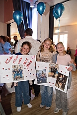 Prinzenwahl HDK 2025-04-11 DSC06249  Der HDK hat Gewählt - Toni I. mit Crew ist Prinz - Bei der Prinzenwahl im Kultur- und Bürgerzentrum Duisburg-Süd Steinhof Huckingen e.V. war Saal so voll, wie sonst nur in der Session. Se. designierte Tollität, Toni I., ziemlich nervös vor der Wahl der Präsidentenversammlung, präsentierte sich danach auf der Bühne doch schon recht souverän. Bei den vielen Mitgliedschaften in Vereinen, nicht nur im Karneval, waren eine große Schar von Gratulanten im Saal. Und, wir gratulieren auf diesem Weg auch der designierten Kinderprinzencrew mit Prinz Juls I., Prinzessin Aileen I., Hofmarschall Sami und Pagin Paula. : DVPJ, Toni I, Jules I., Prinz Karneval, Prinz, Prinzessin Aileen I., Hofmarschälle, Page, Pagen, Paginnen, HDK, Duisburg, Karneval, Helau, Tollität, Event, Session 2025, Session 2025, HDK Duisburg, Hauptausschuss, Hauptausschuss Karneval Duisburg, Duisburg ist echt