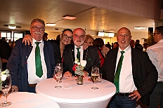 Prinzenwahl HDK 2025-04-11 DSC06259  Der HDK hat Gewählt - Toni I. mit Crew ist Prinz - Bei der Prinzenwahl im Kultur- und Bürgerzentrum Duisburg-Süd Steinhof Huckingen e.V. war Saal so voll, wie sonst nur in der Session. Se. designierte Tollität, Toni I., ziemlich nervös vor der Wahl der Präsidentenversammlung, präsentierte sich danach auf der Bühne doch schon recht souverän. Bei den vielen Mitgliedschaften in Vereinen, nicht nur im Karneval, waren eine große Schar von Gratulanten im Saal. Und, wir gratulieren auf diesem Weg auch der designierten Kinderprinzencrew mit Prinz Juls I., Prinzessin Aileen I., Hofmarschall Sami und Pagin Paula. : DVPJ, Toni I, Jules I., Prinz Karneval, Prinz, Prinzessin Aileen I., Hofmarschälle, Page, Pagen, Paginnen, HDK, Duisburg, Karneval, Helau, Tollität, Event, Session 2025, Session 2025, HDK Duisburg, Hauptausschuss, Hauptausschuss Karneval Duisburg, Duisburg ist echt