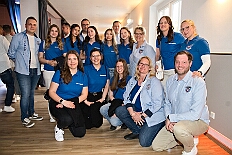 Prinzenwahl HDK 2025-04-11 DSC06264  Der HDK hat Gewählt - Toni I. mit Crew ist Prinz - Bei der Prinzenwahl im Kultur- und Bürgerzentrum Duisburg-Süd Steinhof Huckingen e.V. war Saal so voll, wie sonst nur in der Session. Se. designierte Tollität, Toni I., ziemlich nervös vor der Wahl der Präsidentenversammlung, präsentierte sich danach auf der Bühne doch schon recht souverän. Bei den vielen Mitgliedschaften in Vereinen, nicht nur im Karneval, waren eine große Schar von Gratulanten im Saal. Und, wir gratulieren auf diesem Weg auch der designierten Kinderprinzencrew mit Prinz Juls I., Prinzessin Aileen I., Hofmarschall Sami und Pagin Paula. : DVPJ, Toni I, Jules I., Prinz Karneval, Prinz, Prinzessin Aileen I., Hofmarschälle, Page, Pagen, Paginnen, HDK, Duisburg, Karneval, Helau, Tollität, Event, Session 2025, Session 2025, HDK Duisburg, Hauptausschuss, Hauptausschuss Karneval Duisburg, Duisburg ist echt