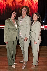 Prinzenwahl HDK 2025-04-11 DSC06279  Der HDK hat Gewählt - Toni I. mit Crew ist Prinz - Bei der Prinzenwahl im Kultur- und Bürgerzentrum Duisburg-Süd Steinhof Huckingen e.V. war Saal so voll, wie sonst nur in der Session. Se. designierte Tollität, Toni I., ziemlich nervös vor der Wahl der Präsidentenversammlung, präsentierte sich danach auf der Bühne doch schon recht souverän. Bei den vielen Mitgliedschaften in Vereinen, nicht nur im Karneval, waren eine große Schar von Gratulanten im Saal. Und, wir gratulieren auf diesem Weg auch der designierten Kinderprinzencrew mit Prinz Juls I., Prinzessin Aileen I., Hofmarschall Sami und Pagin Paula. : DVPJ, Toni I, Jules I., Prinz Karneval, Prinz, Prinzessin Aileen I., Hofmarschälle, Page, Pagen, Paginnen, HDK, Duisburg, Karneval, Helau, Tollität, Event, Session 2025, Session 2025, HDK Duisburg, Hauptausschuss, Hauptausschuss Karneval Duisburg, Duisburg ist echt