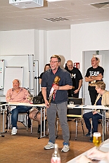 Prinzenwahl HDK 2025-04-11 DSC06303  Der HDK hat Gewählt - Toni I. mit Crew ist Prinz - Bei der Prinzenwahl im Kultur- und Bürgerzentrum Duisburg-Süd Steinhof Huckingen e.V. war Saal so voll, wie sonst nur in der Session. Se. designierte Tollität, Toni I., ziemlich nervös vor der Wahl der Präsidentenversammlung, präsentierte sich danach auf der Bühne doch schon recht souverän. Bei den vielen Mitgliedschaften in Vereinen, nicht nur im Karneval, waren eine große Schar von Gratulanten im Saal. Und, wir gratulieren auf diesem Weg auch der designierten Kinderprinzencrew mit Prinz Juls I., Prinzessin Aileen I., Hofmarschall Sami und Pagin Paula. : DVPJ, Toni I, Jules I., Prinz Karneval, Prinz, Prinzessin Aileen I., Hofmarschälle, Page, Pagen, Paginnen, HDK, Duisburg, Karneval, Helau, Tollität, Event, Session 2025, Session 2025, HDK Duisburg, Hauptausschuss, Hauptausschuss Karneval Duisburg, Duisburg ist echt