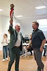 Prinzenwahl HDK 2025-04-11 DSC06316  Der HDK hat Gewählt - Toni I. mit Crew ist Prinz - Bei der Prinzenwahl im Kultur- und Bürgerzentrum Duisburg-Süd Steinhof Huckingen e.V. war Saal so voll, wie sonst nur in der Session. Se. designierte Tollität, Toni I., ziemlich nervös vor der Wahl der Präsidentenversammlung, präsentierte sich danach auf der Bühne doch schon recht souverän. Bei den vielen Mitgliedschaften in Vereinen, nicht nur im Karneval, waren eine große Schar von Gratulanten im Saal. Und, wir gratulieren auf diesem Weg auch der designierten Kinderprinzencrew mit Prinz Juls I., Prinzessin Aileen I., Hofmarschall Sami und Pagin Paula. : DVPJ, Toni I, Jules I., Prinz Karneval, Prinz, Prinzessin Aileen I., Hofmarschälle, Page, Pagen, Paginnen, HDK, Duisburg, Karneval, Helau, Tollität, Event, Session 2025, Session 2025, HDK Duisburg, Hauptausschuss, Hauptausschuss Karneval Duisburg, Duisburg ist echt