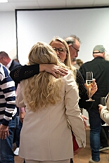 Prinzenwahl HDK 2025-04-11 DSC06400  Der HDK hat Gewählt - Toni I. mit Crew ist Prinz - Bei der Prinzenwahl im Kultur- und Bürgerzentrum Duisburg-Süd Steinhof Huckingen e.V. war Saal so voll, wie sonst nur in der Session. Se. designierte Tollität, Toni I., ziemlich nervös vor der Wahl der Präsidentenversammlung, präsentierte sich danach auf der Bühne doch schon recht souverän. Bei den vielen Mitgliedschaften in Vereinen, nicht nur im Karneval, waren eine große Schar von Gratulanten im Saal. Und, wir gratulieren auf diesem Weg auch der designierten Kinderprinzencrew mit Prinz Juls I., Prinzessin Aileen I., Hofmarschall Sami und Pagin Paula. : DVPJ, Toni I, Jules I., Prinz Karneval, Prinz, Prinzessin Aileen I., Hofmarschälle, Page, Pagen, Paginnen, HDK, Duisburg, Karneval, Helau, Tollität, Event, Session 2025, Session 2025, HDK Duisburg, Hauptausschuss, Hauptausschuss Karneval Duisburg, Duisburg ist echt