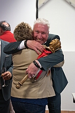 Prinzenwahl HDK 2025-04-11 DSC06417  Der HDK hat Gewählt - Toni I. mit Crew ist Prinz - Bei der Prinzenwahl im Kultur- und Bürgerzentrum Duisburg-Süd Steinhof Huckingen e.V. war Saal so voll, wie sonst nur in der Session. Se. designierte Tollität, Toni I., ziemlich nervös vor der Wahl der Präsidentenversammlung, präsentierte sich danach auf der Bühne doch schon recht souverän. Bei den vielen Mitgliedschaften in Vereinen, nicht nur im Karneval, waren eine große Schar von Gratulanten im Saal. Und, wir gratulieren auf diesem Weg auch der designierten Kinderprinzencrew mit Prinz Juls I., Prinzessin Aileen I., Hofmarschall Sami und Pagin Paula. : DVPJ, Toni I, Jules I., Prinz Karneval, Prinz, Prinzessin Aileen I., Hofmarschälle, Page, Pagen, Paginnen, HDK, Duisburg, Karneval, Helau, Tollität, Event, Session 2025, Session 2025, HDK Duisburg, Hauptausschuss, Hauptausschuss Karneval Duisburg, Duisburg ist echt