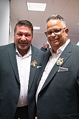 Prinzenwahl HDK 2025-04-11 DSC06435  Der HDK hat Gewählt - Toni I. mit Crew ist Prinz - Bei der Prinzenwahl im Kultur- und Bürgerzentrum Duisburg-Süd Steinhof Huckingen e.V. war Saal so voll, wie sonst nur in der Session. Se. designierte Tollität, Toni I., ziemlich nervös vor der Wahl der Präsidentenversammlung, präsentierte sich danach auf der Bühne doch schon recht souverän. Bei den vielen Mitgliedschaften in Vereinen, nicht nur im Karneval, waren eine große Schar von Gratulanten im Saal. Und, wir gratulieren auf diesem Weg auch der designierten Kinderprinzencrew mit Prinz Juls I., Prinzessin Aileen I., Hofmarschall Sami und Pagin Paula. : DVPJ, Toni I, Jules I., Prinz Karneval, Prinz, Prinzessin Aileen I., Hofmarschälle, Page, Pagen, Paginnen, HDK, Duisburg, Karneval, Helau, Tollität, Event, Session 2025, Session 2025, HDK Duisburg, Hauptausschuss, Hauptausschuss Karneval Duisburg, Duisburg ist echt