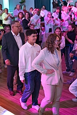 Prinzenwahl HDK 2025-04-11 DSC06489  Der HDK hat Gewählt - Toni I. mit Crew ist Prinz - Bei der Prinzenwahl im Kultur- und Bürgerzentrum Duisburg-Süd Steinhof Huckingen e.V. war Saal so voll, wie sonst nur in der Session. Se. designierte Tollität, Toni I., ziemlich nervös vor der Wahl der Präsidentenversammlung, präsentierte sich danach auf der Bühne doch schon recht souverän. Bei den vielen Mitgliedschaften in Vereinen, nicht nur im Karneval, waren eine große Schar von Gratulanten im Saal. Und, wir gratulieren auf diesem Weg auch der designierten Kinderprinzencrew mit Prinz Juls I., Prinzessin Aileen I., Hofmarschall Sami und Pagin Paula. : DVPJ, Toni I, Jules I., Prinz Karneval, Prinz, Prinzessin Aileen I., Hofmarschälle, Page, Pagen, Paginnen, HDK, Duisburg, Karneval, Helau, Tollität, Event, Session 2025, Session 2025, HDK Duisburg, Hauptausschuss, Hauptausschuss Karneval Duisburg, Duisburg ist echt