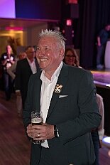 Prinzenwahl HDK 2025-04-11 DSC06764  Der HDK hat Gewählt - Toni I. mit Crew ist Prinz - Bei der Prinzenwahl im Kultur- und Bürgerzentrum Duisburg-Süd Steinhof Huckingen e.V. war Saal so voll, wie sonst nur in der Session. Se. designierte Tollität, Toni I., ziemlich nervös vor der Wahl der Präsidentenversammlung, präsentierte sich danach auf der Bühne doch schon recht souverän. Bei den vielen Mitgliedschaften in Vereinen, nicht nur im Karneval, waren eine große Schar von Gratulanten im Saal. Und, wir gratulieren auf diesem Weg auch der designierten Kinderprinzencrew mit Prinz Juls I., Prinzessin Aileen I., Hofmarschall Sami und Pagin Paula. : DVPJ, Toni I, Jules I., Prinz Karneval, Prinz, Prinzessin Aileen I., Hofmarschälle, Page, Pagen, Paginnen, HDK, Duisburg, Karneval, Helau, Tollität, Event, Session 2025, Session 2025, HDK Duisburg, Hauptausschuss, Hauptausschuss Karneval Duisburg, Duisburg ist echt