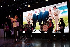 Prinzenwahl HDK 2025-04-11 DSC06781  Der HDK hat Gewählt - Toni I. mit Crew ist Prinz - Bei der Prinzenwahl im Kultur- und Bürgerzentrum Duisburg-Süd Steinhof Huckingen e.V. war Saal so voll, wie sonst nur in der Session. Se. designierte Tollität, Toni I., ziemlich nervös vor der Wahl der Präsidentenversammlung, präsentierte sich danach auf der Bühne doch schon recht souverän. Bei den vielen Mitgliedschaften in Vereinen, nicht nur im Karneval, waren eine große Schar von Gratulanten im Saal. Und, wir gratulieren auf diesem Weg auch der designierten Kinderprinzencrew mit Prinz Juls I., Prinzessin Aileen I., Hofmarschall Sami und Pagin Paula. : DVPJ, Toni I, Jules I., Prinz Karneval, Prinz, Prinzessin Aileen I., Hofmarschälle, Page, Pagen, Paginnen, HDK, Duisburg, Karneval, Helau, Tollität, Event, Session 2025, Session 2025, HDK Duisburg, Hauptausschuss, Hauptausschuss Karneval Duisburg, Duisburg ist echt