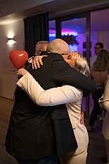 Prinzenwahl HDK 2025-04-11 DSC06803  Der HDK hat Gewählt - Toni I. mit Crew ist Prinz - Bei der Prinzenwahl im Kultur- und Bürgerzentrum Duisburg-Süd Steinhof Huckingen e.V. war Saal so voll, wie sonst nur in der Session. Se. designierte Tollität, Toni I., ziemlich nervös vor der Wahl der Präsidentenversammlung, präsentierte sich danach auf der Bühne doch schon recht souverän. Bei den vielen Mitgliedschaften in Vereinen, nicht nur im Karneval, waren eine große Schar von Gratulanten im Saal. Und, wir gratulieren auf diesem Weg auch der designierten Kinderprinzencrew mit Prinz Juls I., Prinzessin Aileen I., Hofmarschall Sami und Pagin Paula. : DVPJ, Toni I, Jules I., Prinz Karneval, Prinz, Prinzessin Aileen I., Hofmarschälle, Page, Pagen, Paginnen, HDK, Duisburg, Karneval, Helau, Tollität, Event, Session 2025, Session 2025, HDK Duisburg, Hauptausschuss, Hauptausschuss Karneval Duisburg, Duisburg ist echt