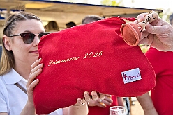 01 Osterf Narrenzunft 2025-04-19 07  Osterfeuer 2025 - Am Samstag 19. April starteten wir mit dem 1. Osterfeuer in Homberg bei der Narrenzunft. Das 2. Feuer wurde in Serm entfacht, dort vom Förderverein Herz-Jesu-Kirche und dem Löschzug 750 der freiwilligen Feuerwehr. Nach einem kurzen Hallo auf Gabi Koths Geburtstag stand in Ehingen das letzte Osterfeuer für den Samstag auf dem Program. Organisator der Bürgerverein Ehingen 1921 e.V. Sonntag dann das Osterfeuer der St. Sebastianus-Schützenbruderschaft Huckingen. : DVPJ, Toni I, Jules I., Prinz Karneval, Prinz, Prinzessin Aileen I., Hofmarschälle, Page, Pagen, Paginnen, HDK, Duisburg, Karneval, Helau, Tollität, Event, Session 2025, Session 2025, HDK Duisburg, Hauptausschuss, Hauptausschuss Karneval Duisburg, Duisburg ist echt