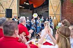 01 Osterf Narrenzunft 2025-04-19 15  Osterfeuer 2025 - Am Samstag 19. April starteten wir mit dem 1. Osterfeuer in Homberg bei der Narrenzunft. Das 2. Feuer wurde in Serm entfacht, dort vom Förderverein Herz-Jesu-Kirche und dem Löschzug 750 der freiwilligen Feuerwehr. Nach einem kurzen Hallo auf Gabi Koths Geburtstag stand in Ehingen das letzte Osterfeuer für den Samstag auf dem Program. Organisator der Bürgerverein Ehingen 1921 e.V. Sonntag dann das Osterfeuer der St. Sebastianus-Schützenbruderschaft Huckingen. : DVPJ, Toni I, Jules I., Prinz Karneval, Prinz, Prinzessin Aileen I., Hofmarschälle, Page, Pagen, Paginnen, HDK, Duisburg, Karneval, Helau, Tollität, Event, Session 2025, Session 2025, HDK Duisburg, Hauptausschuss, Hauptausschuss Karneval Duisburg, Duisburg ist echt