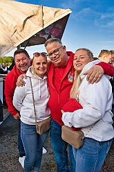 02 Osterf HerzJesuSerm 2025-04-19 03  Osterfeuer 2025 - Am Samstag 19. April starteten wir mit dem 1. Osterfeuer in Homberg bei der Narrenzunft. Das 2. Feuer wurde in Serm entfacht, dort vom Förderverein Herz-Jesu-Kirche und dem Löschzug 750 der freiwilligen Feuerwehr. Nach einem kurzen Hallo auf Gabi Koths Geburtstag stand in Ehingen das letzte Osterfeuer für den Samstag auf dem Program. Organisator der Bürgerverein Ehingen 1921 e.V. Sonntag dann das Osterfeuer der St. Sebastianus-Schützenbruderschaft Huckingen. : DVPJ, Toni I, Jules I., Prinz Karneval, Prinz, Prinzessin Aileen I., Hofmarschälle, Page, Pagen, Paginnen, HDK, Duisburg, Karneval, Helau, Tollität, Event, Session 2025, Session 2025, HDK Duisburg, Hauptausschuss, Hauptausschuss Karneval Duisburg, Duisburg ist echt