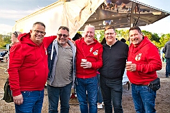 02 Osterf HerzJesuSerm 2025-04-19 04  Osterfeuer 2025 - Am Samstag 19. April starteten wir mit dem 1. Osterfeuer in Homberg bei der Narrenzunft. Das 2. Feuer wurde in Serm entfacht, dort vom Förderverein Herz-Jesu-Kirche und dem Löschzug 750 der freiwilligen Feuerwehr. Nach einem kurzen Hallo auf Gabi Koths Geburtstag stand in Ehingen das letzte Osterfeuer für den Samstag auf dem Program. Organisator der Bürgerverein Ehingen 1921 e.V. Sonntag dann das Osterfeuer der St. Sebastianus-Schützenbruderschaft Huckingen. : DVPJ, Toni I, Jules I., Prinz Karneval, Prinz, Prinzessin Aileen I., Hofmarschälle, Page, Pagen, Paginnen, HDK, Duisburg, Karneval, Helau, Tollität, Event, Session 2025, Session 2025, HDK Duisburg, Hauptausschuss, Hauptausschuss Karneval Duisburg, Duisburg ist echt