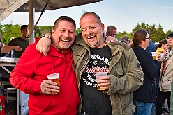 02 Osterf HerzJesuSerm 2025-04-19 05  Osterfeuer 2025 - Am Samstag 19. April starteten wir mit dem 1. Osterfeuer in Homberg bei der Narrenzunft. Das 2. Feuer wurde in Serm entfacht, dort vom Förderverein Herz-Jesu-Kirche und dem Löschzug 750 der freiwilligen Feuerwehr. Nach einem kurzen Hallo auf Gabi Koths Geburtstag stand in Ehingen das letzte Osterfeuer für den Samstag auf dem Program. Organisator der Bürgerverein Ehingen 1921 e.V. Sonntag dann das Osterfeuer der St. Sebastianus-Schützenbruderschaft Huckingen. : DVPJ, Toni I, Jules I., Prinz Karneval, Prinz, Prinzessin Aileen I., Hofmarschälle, Page, Pagen, Paginnen, HDK, Duisburg, Karneval, Helau, Tollität, Event, Session 2025, Session 2025, HDK Duisburg, Hauptausschuss, Hauptausschuss Karneval Duisburg, Duisburg ist echt