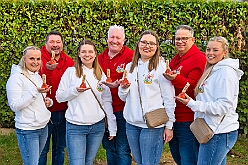 02 Osterf HerzJesuSerm 2025-04-19 07  Osterfeuer 2025 - Am Samstag 19. April starteten wir mit dem 1. Osterfeuer in Homberg bei der Narrenzunft. Das 2. Feuer wurde in Serm entfacht, dort vom Förderverein Herz-Jesu-Kirche und dem Löschzug 750 der freiwilligen Feuerwehr. Nach einem kurzen Hallo auf Gabi Koths Geburtstag stand in Ehingen das letzte Osterfeuer für den Samstag auf dem Program. Organisator der Bürgerverein Ehingen 1921 e.V. Sonntag dann das Osterfeuer der St. Sebastianus-Schützenbruderschaft Huckingen. : DVPJ, Toni I, Jules I., Prinz Karneval, Prinz, Prinzessin Aileen I., Hofmarschälle, Page, Pagen, Paginnen, HDK, Duisburg, Karneval, Helau, Tollität, Event, Session 2025, Session 2025, HDK Duisburg, Hauptausschuss, Hauptausschuss Karneval Duisburg, Duisburg ist echt
