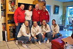 03 Geburtstag 2025-04-19 01  Osterfeuer 2025 - Am Samstag 19. April starteten wir mit dem 1. Osterfeuer in Homberg bei der Narrenzunft. Das 2. Feuer wurde in Serm entfacht, dort vom Förderverein Herz-Jesu-Kirche und dem Löschzug 750 der freiwilligen Feuerwehr. Nach einem kurzen Hallo auf Gabi Koths Geburtstag stand in Ehingen das letzte Osterfeuer für den Samstag auf dem Program. Organisator der Bürgerverein Ehingen 1921 e.V. Sonntag dann das Osterfeuer der St. Sebastianus-Schützenbruderschaft Huckingen. : DVPJ, Toni I, Jules I., Prinz Karneval, Prinz, Prinzessin Aileen I., Hofmarschälle, Page, Pagen, Paginnen, HDK, Duisburg, Karneval, Helau, Tollität, Event, Session 2025, Session 2025, HDK Duisburg, Hauptausschuss, Hauptausschuss Karneval Duisburg, Duisburg ist echt