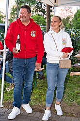 04 Osterf BV Ehingen 2025-04-19 DSC09675  Osterfeuer 2025 - Am Samstag 19. April starteten wir mit dem 1. Osterfeuer in Homberg bei der Narrenzunft. Das 2. Feuer wurde in Serm entfacht, dort vom Förderverein Herz-Jesu-Kirche und dem Löschzug 750 der freiwilligen Feuerwehr. Nach einem kurzen Hallo auf Gabi Koths Geburtstag stand in Ehingen das letzte Osterfeuer für den Samstag auf dem Program. Organisator der Bürgerverein Ehingen 1921 e.V. Sonntag dann das Osterfeuer der St. Sebastianus-Schützenbruderschaft Huckingen. : DVPJ, Toni I, Jules I., Prinz Karneval, Prinz, Prinzessin Aileen I., Hofmarschälle, Page, Pagen, Paginnen, HDK, Duisburg, Karneval, Helau, Tollität, Event, Session 2025, Session 2025, HDK Duisburg, Hauptausschuss, Hauptausschuss Karneval Duisburg, Duisburg ist echt