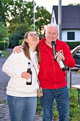 04 Osterf BV Ehingen 2025-04-19 DSC09707  Osterfeuer 2025 - Am Samstag 19. April starteten wir mit dem 1. Osterfeuer in Homberg bei der Narrenzunft. Das 2. Feuer wurde in Serm entfacht, dort vom Förderverein Herz-Jesu-Kirche und dem Löschzug 750 der freiwilligen Feuerwehr. Nach einem kurzen Hallo auf Gabi Koths Geburtstag stand in Ehingen das letzte Osterfeuer für den Samstag auf dem Program. Organisator der Bürgerverein Ehingen 1921 e.V. Sonntag dann das Osterfeuer der St. Sebastianus-Schützenbruderschaft Huckingen. : DVPJ, Toni I, Jules I., Prinz Karneval, Prinz, Prinzessin Aileen I., Hofmarschälle, Page, Pagen, Paginnen, HDK, Duisburg, Karneval, Helau, Tollität, Event, Session 2025, Session 2025, HDK Duisburg, Hauptausschuss, Hauptausschuss Karneval Duisburg, Duisburg ist echt