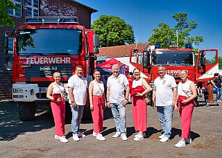 Maifest FW Loeschzug750 2025-05-01 01  Das erste Maifest 2025 - Am 1. Mai feierte die Freiwillige Feuerwehr in Mündelheim, genauer der Löschzug 750 Mündelheim, Ehingen und Serm, ihr traditioneles Maifest am Gerätehaus an der Barberstraße 20. : DVPJ, Toni I, Jules I., Prinz Karneval, Prinz, Prinzessin Aileen I., Hofmarschälle, Page, Pagen, Paginnen, HDK, Duisburg, Karneval, Helau, Tollität, Event, Session 2025, Session 2025, HDK Duisburg, Hauptausschuss, Hauptausschuss Karneval Duisburg, Duisburg ist echt