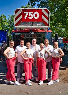 Maifest FW Loeschzug750 2025-05-01 02  Das erste Maifest 2025 - Am 1. Mai feierte die Freiwillige Feuerwehr in Mündelheim, genauer der Löschzug 750 Mündelheim, Ehingen und Serm, ihr traditioneles Maifest am Gerätehaus an der Barberstraße 20. : DVPJ, Toni I, Jules I., Prinz Karneval, Prinz, Prinzessin Aileen I., Hofmarschälle, Page, Pagen, Paginnen, HDK, Duisburg, Karneval, Helau, Tollität, Event, Session 2025, Session 2025, HDK Duisburg, Hauptausschuss, Hauptausschuss Karneval Duisburg, Duisburg ist echt