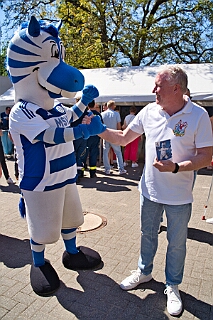 Maifest FW Loeschzug750 2025-05-01 15  Das erste Maifest 2025 - Am 1. Mai feierte die Freiwillige Feuerwehr in Mündelheim, genauer der Löschzug 750 Mündelheim, Ehingen und Serm, ihr traditioneles Maifest am Gerätehaus an der Barberstraße 20. : DVPJ, Toni I, Jules I., Prinz Karneval, Prinz, Prinzessin Aileen I., Hofmarschälle, Page, Pagen, Paginnen, HDK, Duisburg, Karneval, Helau, Tollität, Event, Session 2025, Session 2025, HDK Duisburg, Hauptausschuss, Hauptausschuss Karneval Duisburg, Duisburg ist echt