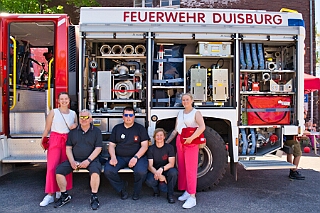 Maifest FW Loeschzug750 2025-05-01 18  Das erste Maifest 2025 - Am 1. Mai feierte die Freiwillige Feuerwehr in Mündelheim, genauer der Löschzug 750 Mündelheim, Ehingen und Serm, ihr traditioneles Maifest am Gerätehaus an der Barberstraße 20. : DVPJ, Toni I, Jules I., Prinz Karneval, Prinz, Prinzessin Aileen I., Hofmarschälle, Page, Pagen, Paginnen, HDK, Duisburg, Karneval, Helau, Tollität, Event, Session 2025, Session 2025, HDK Duisburg, Hauptausschuss, Hauptausschuss Karneval Duisburg, Duisburg ist echt