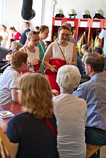 Maifest FW Loeschzug750 2025-05-01 21  Das erste Maifest 2025 - Am 1. Mai feierte die Freiwillige Feuerwehr in Mündelheim, genauer der Löschzug 750 Mündelheim, Ehingen und Serm, ihr traditioneles Maifest am Gerätehaus an der Barberstraße 20. : DVPJ, Toni I, Jules I., Prinz Karneval, Prinz, Prinzessin Aileen I., Hofmarschälle, Page, Pagen, Paginnen, HDK, Duisburg, Karneval, Helau, Tollität, Event, Session 2025, Session 2025, HDK Duisburg, Hauptausschuss, Hauptausschuss Karneval Duisburg, Duisburg ist echt