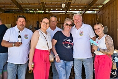 01 Logenparty M Krebs 2025-05-10 00  Tour am Samstag 10. Mai - Wir beginnen die Tour im Garten von Katrin und Pavel (Weger), die Betreuer der Kinderprinzencrew, mit Markus Krebs und seinen Logengästen bei einer Grillparty. Danach geht es nach Laar wo die KG der Rot-Goldenen ihr traditionelles Maifest feiert. Weiter zur Baerler Mühle (Lohmühle), dort lässt die Bürger-Schützengesellschaft Baerl ihren Ausmarsch ausklingen. Nach kurzem Besuch bei Toni’s Kegelbrüdern im Lifestyle geht es nach Bissingheim zum „Hippen-Grillen“ in Ulrike und Reinhard Rüster’s Garten. : DVPJ, Toni I, Jules I., Prinz Karneval, Prinz, Prinzessin Aileen I., Hofmarschälle, Page, Pagen, Paginnen, HDK, Duisburg, Karneval, Helau, Tollität, Event, Session 2025, Session 2025, HDK Duisburg, Hauptausschuss, Hauptausschuss Karneval Duisburg, Duisburg ist echt