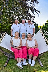 01 Logenparty M Krebs 2025-05-10 02  Tour am Samstag 10. Mai - Wir beginnen die Tour im Garten von Katrin und Pavel (Weger), die Betreuer der Kinderprinzencrew, mit Markus Krebs und seinen Logengästen bei einer Grillparty. Danach geht es nach Laar wo die KG der Rot-Goldenen ihr traditionelles Maifest feiert. Weiter zur Baerler Mühle (Lohmühle), dort lässt die Bürger-Schützengesellschaft Baerl ihren Ausmarsch ausklingen. Nach kurzem Besuch bei Toni’s Kegelbrüdern im Lifestyle geht es nach Bissingheim zum „Hippen-Grillen“ in Ulrike und Reinhard Rüster’s Garten. : DVPJ, Toni I, Jules I., Prinz Karneval, Prinz, Prinzessin Aileen I., Hofmarschälle, Page, Pagen, Paginnen, HDK, Duisburg, Karneval, Helau, Tollität, Event, Session 2025, Session 2025, HDK Duisburg, Hauptausschuss, Hauptausschuss Karneval Duisburg, Duisburg ist echt