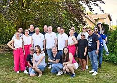 01 Logenparty M Krebs 2025-05-10 03  Tour am Samstag 10. Mai - Wir beginnen die Tour im Garten von Katrin und Pavel (Weger), die Betreuer der Kinderprinzencrew, mit Markus Krebs und seinen Logengästen bei einer Grillparty. Danach geht es nach Laar wo die KG der Rot-Goldenen ihr traditionelles Maifest feiert. Weiter zur Baerler Mühle (Lohmühle), dort lässt die Bürger-Schützengesellschaft Baerl ihren Ausmarsch ausklingen. Nach kurzem Besuch bei Toni’s Kegelbrüdern im Lifestyle geht es nach Bissingheim zum „Hippen-Grillen“ in Ulrike und Reinhard Rüster’s Garten. : DVPJ, Toni I, Jules I., Prinz Karneval, Prinz, Prinzessin Aileen I., Hofmarschälle, Page, Pagen, Paginnen, HDK, Duisburg, Karneval, Helau, Tollität, Event, Session 2025, Session 2025, HDK Duisburg, Hauptausschuss, Hauptausschuss Karneval Duisburg, Duisburg ist echt