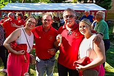 02 Maifest KG RG Laar 2025-05-10 11  Tour am Samstag 10. Mai - Wir beginnen die Tour im Garten von Katrin und Pavel (Weger), die Betreuer der Kinderprinzencrew, mit Markus Krebs und seinen Logengästen bei einer Grillparty. Danach geht es nach Laar wo die KG der Rot-Goldenen ihr traditionelles Maifest feiert. Weiter zur Baerler Mühle (Lohmühle), dort lässt die Bürger-Schützengesellschaft Baerl ihren Ausmarsch ausklingen. Nach kurzem Besuch bei Toni’s Kegelbrüdern im Lifestyle geht es nach Bissingheim zum „Hippen-Grillen“ in Ulrike und Reinhard Rüster’s Garten. : DVPJ, Toni I, Jules I., Prinz Karneval, Prinz, Prinzessin Aileen I., Hofmarschälle, Page, Pagen, Paginnen, HDK, Duisburg, Karneval, Helau, Tollität, Event, Session 2025, Session 2025, HDK Duisburg, Hauptausschuss, Hauptausschuss Karneval Duisburg, Duisburg ist echt