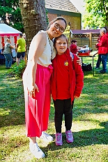 02 Maifest KG RG Laar 2025-05-10 12  Tour am Samstag 10. Mai - Wir beginnen die Tour im Garten von Katrin und Pavel (Weger), die Betreuer der Kinderprinzencrew, mit Markus Krebs und seinen Logengästen bei einer Grillparty. Danach geht es nach Laar wo die KG der Rot-Goldenen ihr traditionelles Maifest feiert. Weiter zur Baerler Mühle (Lohmühle), dort lässt die Bürger-Schützengesellschaft Baerl ihren Ausmarsch ausklingen. Nach kurzem Besuch bei Toni’s Kegelbrüdern im Lifestyle geht es nach Bissingheim zum „Hippen-Grillen“ in Ulrike und Reinhard Rüster’s Garten. : DVPJ, Toni I, Jules I., Prinz Karneval, Prinz, Prinzessin Aileen I., Hofmarschälle, Page, Pagen, Paginnen, HDK, Duisburg, Karneval, Helau, Tollität, Event, Session 2025, Session 2025, HDK Duisburg, Hauptausschuss, Hauptausschuss Karneval Duisburg, Duisburg ist echt