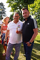 03 BSG Baerl 2025-05-10 10  Tour am Samstag 10. Mai - Wir beginnen die Tour im Garten von Katrin und Pavel (Weger), die Betreuer der Kinderprinzencrew, mit Markus Krebs und seinen Logengästen bei einer Grillparty. Danach geht es nach Laar wo die KG der Rot-Goldenen ihr traditionelles Maifest feiert. Weiter zur Baerler Mühle (Lohmühle), dort lässt die Bürger-Schützengesellschaft Baerl ihren Ausmarsch ausklingen. Nach kurzem Besuch bei Toni’s Kegelbrüdern im Lifestyle geht es nach Bissingheim zum „Hippen-Grillen“ in Ulrike und Reinhard Rüster’s Garten. : DVPJ, Toni I, Jules I., Prinz Karneval, Prinz, Prinzessin Aileen I., Hofmarschälle, Page, Pagen, Paginnen, HDK, Duisburg, Karneval, Helau, Tollität, Event, Session 2025, Session 2025, HDK Duisburg, Hauptausschuss, Hauptausschuss Karneval Duisburg, Duisburg ist echt