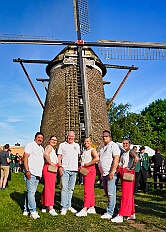 03 BSG Baerl 2025-05-10 13  Tour am Samstag 10. Mai - Wir beginnen die Tour im Garten von Katrin und Pavel (Weger), die Betreuer der Kinderprinzencrew, mit Markus Krebs und seinen Logengästen bei einer Grillparty. Danach geht es nach Laar wo die KG der Rot-Goldenen ihr traditionelles Maifest feiert. Weiter zur Baerler Mühle (Lohmühle), dort lässt die Bürger-Schützengesellschaft Baerl ihren Ausmarsch ausklingen. Nach kurzem Besuch bei Toni’s Kegelbrüdern im Lifestyle geht es nach Bissingheim zum „Hippen-Grillen“ in Ulrike und Reinhard Rüster’s Garten. : DVPJ, Toni I, Jules I., Prinz Karneval, Prinz, Prinzessin Aileen I., Hofmarschälle, Page, Pagen, Paginnen, HDK, Duisburg, Karneval, Helau, Tollität, Event, Session 2025, Session 2025, HDK Duisburg, Hauptausschuss, Hauptausschuss Karneval Duisburg, Duisburg ist echt