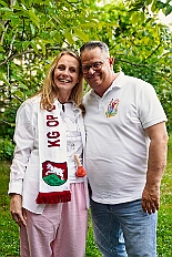 05 KG OpDeHippeHoeh 2025-05-10 03  Tour am Samstag 10. Mai - Wir beginnen die Tour im Garten von Katrin und Pavel (Weger), die Betreuer der Kinderprinzencrew, mit Markus Krebs und seinen Logengästen bei einer Grillparty. Danach geht es nach Laar wo die KG der Rot-Goldenen ihr traditionelles Maifest feiert. Weiter zur Baerler Mühle (Lohmühle), dort lässt die Bürger-Schützengesellschaft Baerl ihren Ausmarsch ausklingen. Nach kurzem Besuch bei Toni’s Kegelbrüdern im Lifestyle geht es nach Bissingheim zum „Hippen-Grillen“ in Ulrike und Reinhard Rüster’s Garten. : DVPJ, Toni I, Jules I., Prinz Karneval, Prinz, Prinzessin Aileen I., Hofmarschälle, Page, Pagen, Paginnen, HDK, Duisburg, Karneval, Helau, Tollität, Event, Session 2025, Session 2025, HDK Duisburg, Hauptausschuss, Hauptausschuss Karneval Duisburg, Duisburg ist echt