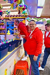 03 SchuetzenGrossenb 2025-06-07 03  Schützenfeste am Pfingstsamstag - Wir waren gleich zweimal Gäste bei den Schützenbruderschaften im Duisburger Süden. Am Nachmittag besuchten wir das Königs- und Prinzenschießen der St. Sebastianus Schützenbruderschaft Mündelheim/Ehingen 1712 E.V. im „Ehinger Wäldchen“. Auf dem Weg dann nach Großenbaum ein Stop bei Tonis Kegelbrüdern, Geburtstagsüberraschung. Danach dann zum Schützenplatz an der Saaner Straße um das 114. Schützen- und Volksfest der St. Hubertus Schützenbruderschaft 1911 e.V.  zu besuchen.Das wechselhafte Wetter tat der Stimmung keinen Abbruch. : DVPJ, Toni I, Jules I., Prinz Karneval, Prinz, Prinzessin Aileen I., Hofmarschälle, Page, Pagen, Paginnen, HDK, Duisburg, Karneval, Helau, Tollität, Event, Session 2025, Session 2025, HDK Duisburg, Hauptausschuss, Hauptausschuss Karneval Duisburg, Duisburg ist echt