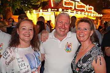 SchuetzenDU Buchholz 2025-06-13 03  Schützenfest in Duisburg Buchholz - Am Freitag 13. Juni besuchten wir am Abend das  Schützen- und Volksfest der St. Sebastianus Schützenbruderschaft 1924 e.V. Duisburg-Buchholz. Auf dem Programm stand die legendäre „Oldie-Night“ mit DJ AKKI. : DVPJ, Toni I, Jules I., Prinz Karneval, Prinz, Prinzessin Aileen I., Hofmarschälle, Page, Pagen, Paginnen, HDK, Duisburg, Karneval, Helau, Tollität, Event, Session 2025, Session 2025, HDK Duisburg, Hauptausschuss, Hauptausschuss Karneval Duisburg, Duisburg ist echt