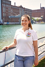 01 DrachenbFunRegatta 2025-06-14 12  Ein schöner und  warmer Tag, der 14. Juni - Der Startschuss zur Samstagstour fiel um Mittagszeit im Innenhafen. Wir besuchten die 24. Duisburger Drachenboot Fun-Regatta. Daumen drücken für die Aqua-Garde, ein Boot voller Karnevalisten. Danach besuchten wir das 2. Sommerfest KG Schottenzunft Dusiburg auf der Sportanlage des ETUS Bissingheim. Beim dritten Termin, das Sommerfest der Grafschafter Funken auf dem Quartiersplatz in Moers-Asberg, wurde es ein wenig feucht von Oben, „Abkühlung“. Zurück in Serm überraschten wir Rita und Peter Ambrosius auf der Feier ihre goldenen Hochzeit. : DVPJ, Toni I, Jules I., Prinz Karneval, Prinz, Prinzessin Aileen I., Hofmarschälle, Page, Pagen, Paginnen, HDK, Duisburg, Karneval, Helau, Tollität, Event, Session 2025, Session 2025, HDK Duisburg, Hauptausschuss, Hauptausschuss Karneval Duisburg, Duisburg ist echt