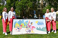 HDK SommBiwak 2025-07-20 11  HDK Sommer-Biwak 2025 - Pünktlich um 11.11 Uhr startete das 8. Sommer-Biwak vom Hauptausschuss auf der Hauptbühne beim Duisburger Stadtfest zwischen City Palais und Forum. Die Akteure an diesem sonnigen Sonntag, Solo-Mariechen ⁠Annika, Gardetanz der KG Rote Funken, die Band „⁠KASCHÄMM“, die Piraten des Südens, die „Lecker Mädchen“ KG Südstern, wir die des. Prinzencrew 2025/26 mit Toni I. und ⁠ die “Funky Marys“ und der Tanzsport vom Königreich Duissern. Für musikalische Untermalung sorgte Christian Mauermann vom DJ Duo Schwarzwaldzimmer. : DVPJ, Toni I, Jules I., Prinz Karneval, Prinz, Prinzessin Aileen I., Hofmarschälle, Page, Pagen, Paginnen, HDK, Duisburg, Karneval, Helau, Tollität, Event, Session 2025, Session 2025, HDK Duisburg, Hauptausschuss, Hauptausschuss Karneval Duisburg, Duisburg ist echt