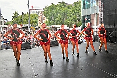 HDK SommBiwak 2025-07-20 18  HDK Sommer-Biwak 2025 - Pünktlich um 11.11 Uhr startete das 8. Sommer-Biwak vom Hauptausschuss auf der Hauptbühne beim Duisburger Stadtfest zwischen City Palais und Forum. Die Akteure an diesem sonnigen Sonntag, Solo-Mariechen ⁠Annika, Gardetanz der KG Rote Funken, die Band „⁠KASCHÄMM“, die Piraten des Südens, die „Lecker Mädchen“ KG Südstern, wir die des. Prinzencrew 2025/26 mit Toni I. und ⁠ die “Funky Marys“ und der Tanzsport vom Königreich Duissern. Für musikalische Untermalung sorgte Christian Mauermann vom DJ Duo Schwarzwaldzimmer. : DVPJ, Toni I, Jules I., Prinz Karneval, Prinz, Prinzessin Aileen I., Hofmarschälle, Page, Pagen, Paginnen, HDK, Duisburg, Karneval, Helau, Tollität, Event, Session 2025, Session 2025, HDK Duisburg, Hauptausschuss, Hauptausschuss Karneval Duisburg, Duisburg ist echt