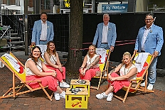 HDK SommBiwak 2025-07-20 20  HDK Sommer-Biwak 2025 - Pünktlich um 11.11 Uhr startete das 8. Sommer-Biwak vom Hauptausschuss auf der Hauptbühne beim Duisburger Stadtfest zwischen City Palais und Forum. Die Akteure an diesem sonnigen Sonntag, Solo-Mariechen ⁠Annika, Gardetanz der KG Rote Funken, die Band „⁠KASCHÄMM“, die Piraten des Südens, die „Lecker Mädchen“ KG Südstern, wir die des. Prinzencrew 2025/26 mit Toni I. und ⁠ die “Funky Marys“ und der Tanzsport vom Königreich Duissern. Für musikalische Untermalung sorgte Christian Mauermann vom DJ Duo Schwarzwaldzimmer. : DVPJ, Toni I, Jules I., Prinz Karneval, Prinz, Prinzessin Aileen I., Hofmarschälle, Page, Pagen, Paginnen, HDK, Duisburg, Karneval, Helau, Tollität, Event, Session 2025, Session 2025, HDK Duisburg, Hauptausschuss, Hauptausschuss Karneval Duisburg, Duisburg ist echt