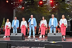 HDK SommBiwak 2025-07-20 24  HDK Sommer-Biwak 2025 - Pünktlich um 11.11 Uhr startete das 8. Sommer-Biwak vom Hauptausschuss auf der Hauptbühne beim Duisburger Stadtfest zwischen City Palais und Forum. Die Akteure an diesem sonnigen Sonntag, Solo-Mariechen ⁠Annika, Gardetanz der KG Rote Funken, die Band „⁠KASCHÄMM“, die Piraten des Südens, die „Lecker Mädchen“ KG Südstern, wir die des. Prinzencrew 2025/26 mit Toni I. und ⁠ die “Funky Marys“ und der Tanzsport vom Königreich Duissern. Für musikalische Untermalung sorgte Christian Mauermann vom DJ Duo Schwarzwaldzimmer. : DVPJ, Toni I, Jules I., Prinz Karneval, Prinz, Prinzessin Aileen I., Hofmarschälle, Page, Pagen, Paginnen, HDK, Duisburg, Karneval, Helau, Tollität, Event, Session 2025, Session 2025, HDK Duisburg, Hauptausschuss, Hauptausschuss Karneval Duisburg, Duisburg ist echt