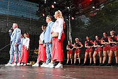 HDK SommBiwak 2025-07-20 26  HDK Sommer-Biwak 2025 - Pünktlich um 11.11 Uhr startete das 8. Sommer-Biwak vom Hauptausschuss auf der Hauptbühne beim Duisburger Stadtfest zwischen City Palais und Forum. Die Akteure an diesem sonnigen Sonntag, Solo-Mariechen ⁠Annika, Gardetanz der KG Rote Funken, die Band „⁠KASCHÄMM“, die Piraten des Südens, die „Lecker Mädchen“ KG Südstern, wir die des. Prinzencrew 2025/26 mit Toni I. und ⁠ die “Funky Marys“ und der Tanzsport vom Königreich Duissern. Für musikalische Untermalung sorgte Christian Mauermann vom DJ Duo Schwarzwaldzimmer. : DVPJ, Toni I, Jules I., Prinz Karneval, Prinz, Prinzessin Aileen I., Hofmarschälle, Page, Pagen, Paginnen, HDK, Duisburg, Karneval, Helau, Tollität, Event, Session 2025, Session 2025, HDK Duisburg, Hauptausschuss, Hauptausschuss Karneval Duisburg, Duisburg ist echt