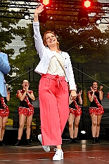 HDK SommBiwak 2025-07-20 29  HDK Sommer-Biwak 2025 - Pünktlich um 11.11 Uhr startete das 8. Sommer-Biwak vom Hauptausschuss auf der Hauptbühne beim Duisburger Stadtfest zwischen City Palais und Forum. Die Akteure an diesem sonnigen Sonntag, Solo-Mariechen ⁠Annika, Gardetanz der KG Rote Funken, die Band „⁠KASCHÄMM“, die Piraten des Südens, die „Lecker Mädchen“ KG Südstern, wir die des. Prinzencrew 2025/26 mit Toni I. und ⁠ die “Funky Marys“ und der Tanzsport vom Königreich Duissern. Für musikalische Untermalung sorgte Christian Mauermann vom DJ Duo Schwarzwaldzimmer. : DVPJ, Toni I, Jules I., Prinz Karneval, Prinz, Prinzessin Aileen I., Hofmarschälle, Page, Pagen, Paginnen, HDK, Duisburg, Karneval, Helau, Tollität, Event, Session 2025, Session 2025, HDK Duisburg, Hauptausschuss, Hauptausschuss Karneval Duisburg, Duisburg ist echt