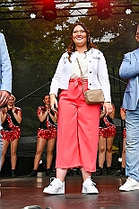 HDK SommBiwak 2025-07-20 31  HDK Sommer-Biwak 2025 - Pünktlich um 11.11 Uhr startete das 8. Sommer-Biwak vom Hauptausschuss auf der Hauptbühne beim Duisburger Stadtfest zwischen City Palais und Forum. Die Akteure an diesem sonnigen Sonntag, Solo-Mariechen ⁠Annika, Gardetanz der KG Rote Funken, die Band „⁠KASCHÄMM“, die Piraten des Südens, die „Lecker Mädchen“ KG Südstern, wir die des. Prinzencrew 2025/26 mit Toni I. und ⁠ die “Funky Marys“ und der Tanzsport vom Königreich Duissern. Für musikalische Untermalung sorgte Christian Mauermann vom DJ Duo Schwarzwaldzimmer. : DVPJ, Toni I, Jules I., Prinz Karneval, Prinz, Prinzessin Aileen I., Hofmarschälle, Page, Pagen, Paginnen, HDK, Duisburg, Karneval, Helau, Tollität, Event, Session 2025, Session 2025, HDK Duisburg, Hauptausschuss, Hauptausschuss Karneval Duisburg, Duisburg ist echt