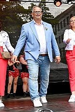 HDK SommBiwak 2025-07-20 35  HDK Sommer-Biwak 2025 - Pünktlich um 11.11 Uhr startete das 8. Sommer-Biwak vom Hauptausschuss auf der Hauptbühne beim Duisburger Stadtfest zwischen City Palais und Forum. Die Akteure an diesem sonnigen Sonntag, Solo-Mariechen ⁠Annika, Gardetanz der KG Rote Funken, die Band „⁠KASCHÄMM“, die Piraten des Südens, die „Lecker Mädchen“ KG Südstern, wir die des. Prinzencrew 2025/26 mit Toni I. und ⁠ die “Funky Marys“ und der Tanzsport vom Königreich Duissern. Für musikalische Untermalung sorgte Christian Mauermann vom DJ Duo Schwarzwaldzimmer. : DVPJ, Toni I, Jules I., Prinz Karneval, Prinz, Prinzessin Aileen I., Hofmarschälle, Page, Pagen, Paginnen, HDK, Duisburg, Karneval, Helau, Tollität, Event, Session 2025, Session 2025, HDK Duisburg, Hauptausschuss, Hauptausschuss Karneval Duisburg, Duisburg ist echt