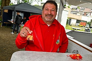 01 Sommerf MJK 2025-08-02 05  Feuchte Sommerfeste am 2. August - Um die Mittagszeit besuchen wir das Sommerfest vom „Moerser Jecken Komitee 2020“.  Das „Warm Up“, bei ziemlich nassen Wetter, für den Abend beim Sommerfest der „Prinzengarde Krefeld. Dort treffen wir auch auf eine Abordnung der „Duisburger Prinzengarde“. : DVPJ, Toni I, Jules I., Prinz Karneval, Prinz, Prinzessin Aileen I., Hofmarschälle, Page, Pagen, Paginnen, HDK, Duisburg, Karneval, Helau, Tollität, Event, Session 2025, Session 2025, HDK Duisburg, Hauptausschuss, Hauptausschuss Karneval Duisburg, Duisburg ist echt