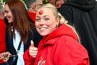 02 Sommerf PH Krefeld 2025-08-02 04  Feuchte Sommerfeste am 2. August - Um die Mittagszeit besuchen wir das Sommerfest vom „Moerser Jecken Komitee 2020“.  Das „Warm Up“, bei ziemlich nassen Wetter, für den Abend beim Sommerfest der „Prinzengarde Krefeld. Dort treffen wir auch auf eine Abordnung der „Duisburger Prinzengarde“. : DVPJ, Toni I, Jules I., Prinz Karneval, Prinz, Prinzessin Aileen I., Hofmarschälle, Page, Pagen, Paginnen, HDK, Duisburg, Karneval, Helau, Tollität, Event, Session 2025, Session 2025, HDK Duisburg, Hauptausschuss, Hauptausschuss Karneval Duisburg, Duisburg ist echt